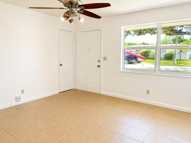 Building Photo - 9440 SW 51st St