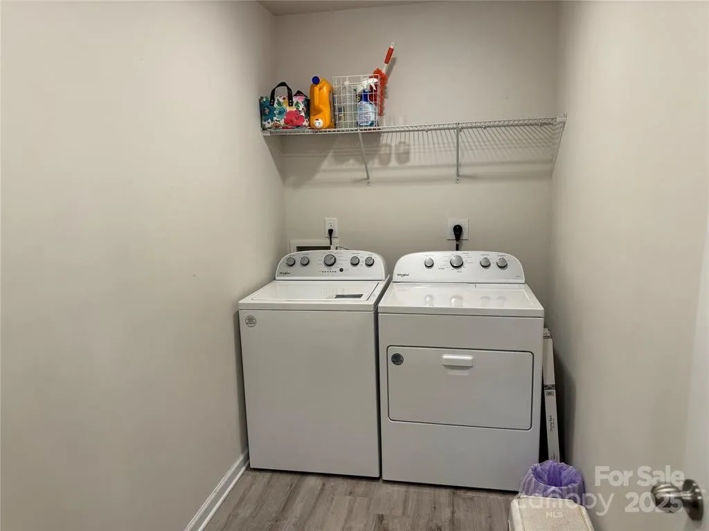 Building Photo - Room in House on Eastcott Ave