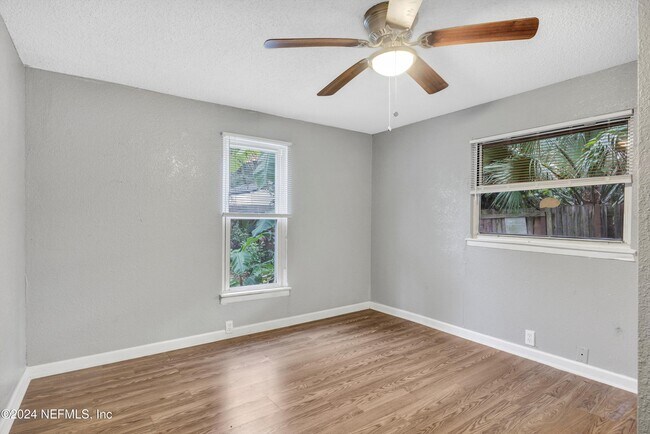 Building Photo - 1722 W 30th St