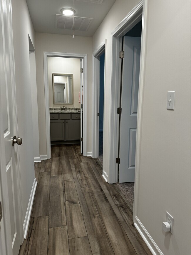 Building Photo - 230 Pedric Dr