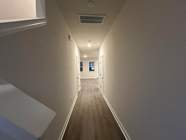 Building Photo - 3 Bedroom 2.5 Bathroom Townhouse in Windward Village - Summerville