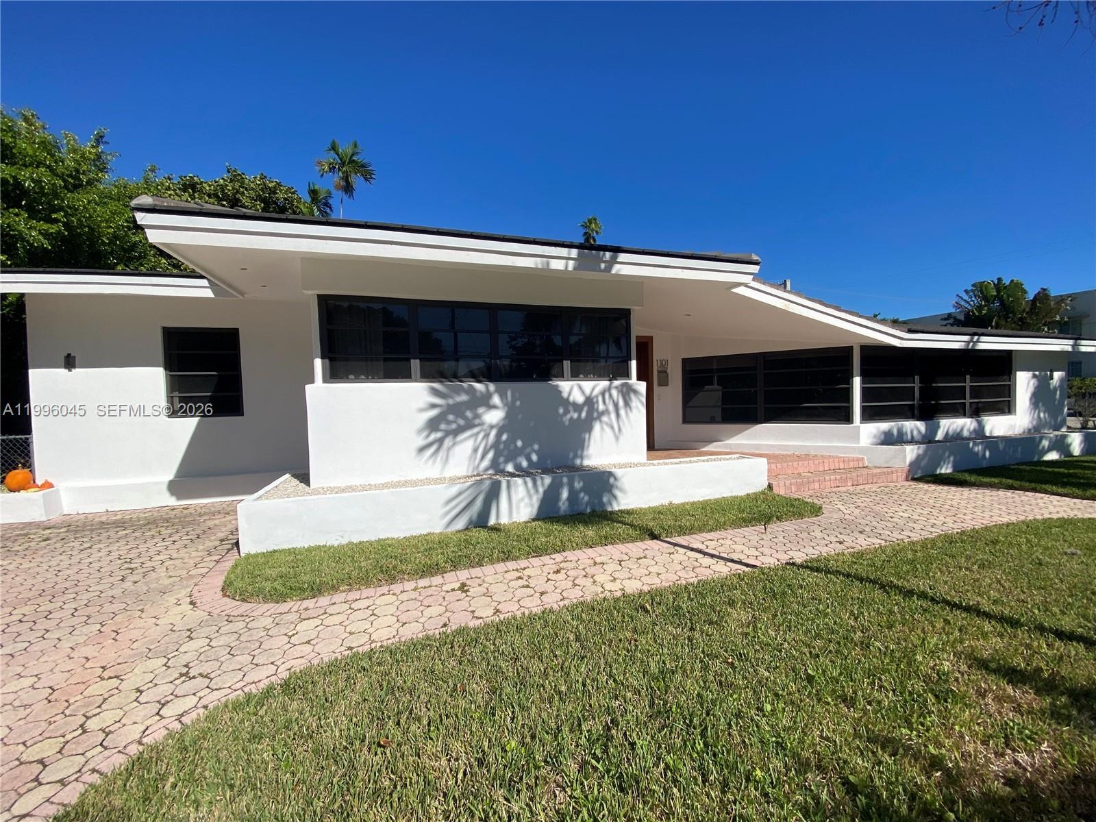 Building Photo - 1325 Marseille Dr