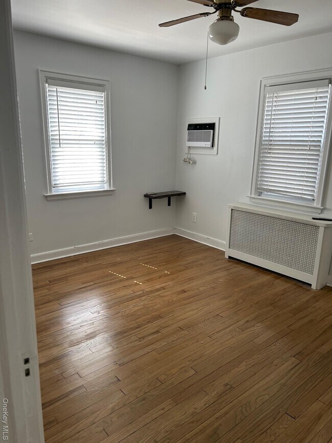 Building Photo - 13 Prospect St