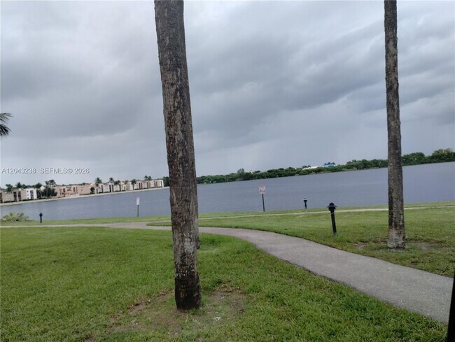 Building Photo - 15509 N Miami Lakeway