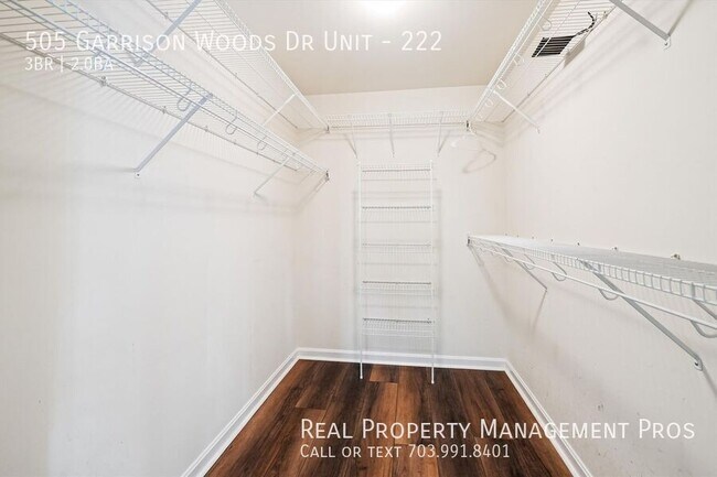 Building Photo - 505 Garrison Woods Dr