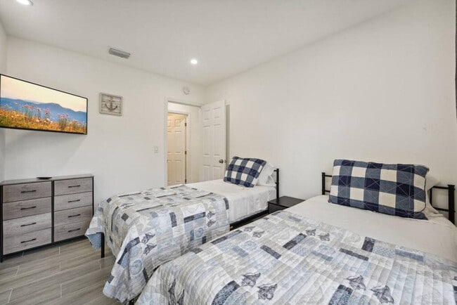 Building Photo - 3133 Albatross Rd