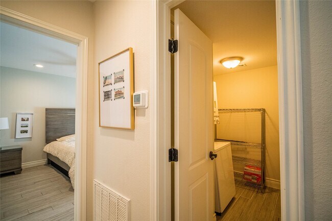 Building Photo - 902 22nd St