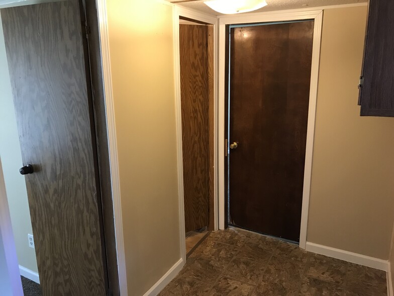 Hallway - 4908 Ridgecrest Rd