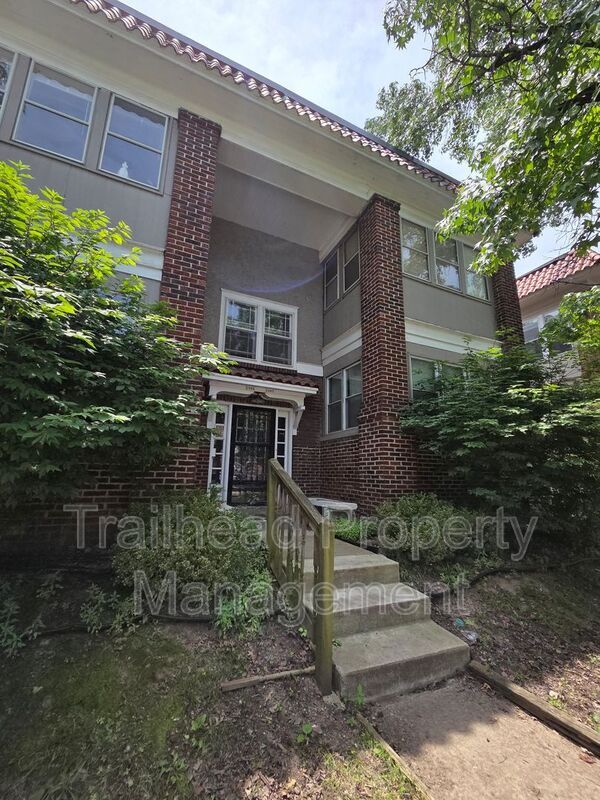 Building Photo - 1807 W 41st St