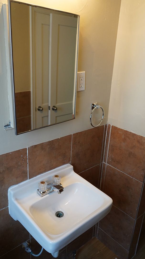 Building Photo - 1401 Alamo St