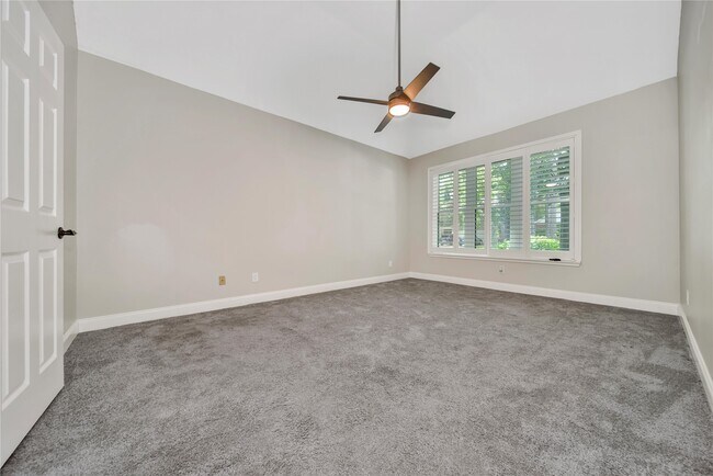 Building Photo - 11 Windledge Pl