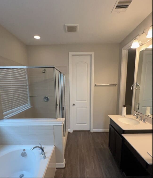 Building Photo - 14615 Birchwood Falls Trail