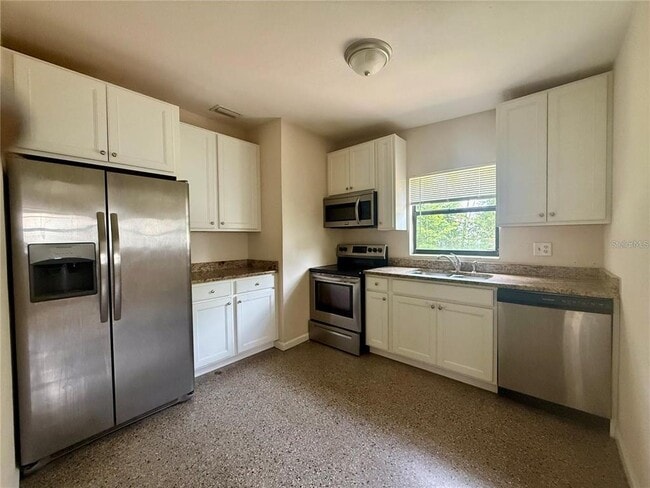 Building Photo - 3414 W Oakellar Ave
