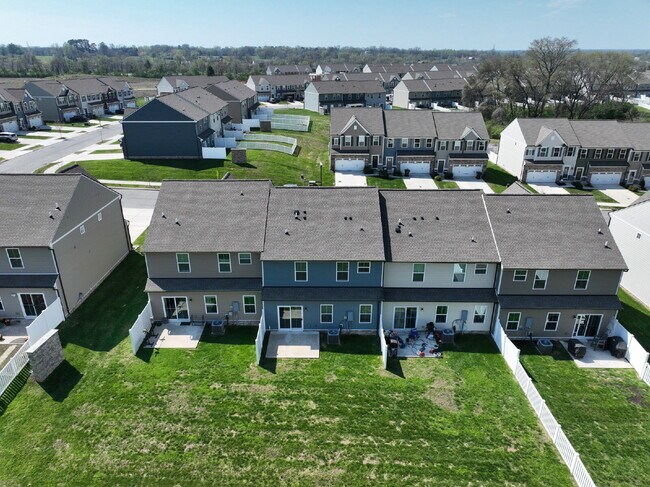 Building Photo - Updated Gallatin Townhome | 3BR + Garage, W/D Included