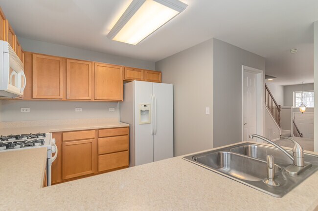 Building Photo - 520 Lincoln Station Dr