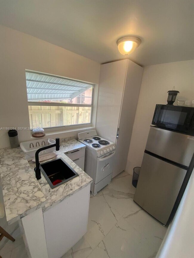 Building Photo - 2631 Fillmore St