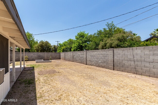 Building Photo - 108 W Balboa Dr