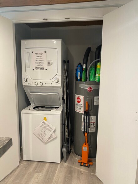 photo of washer dryer unit - 1809 Roosevelt St