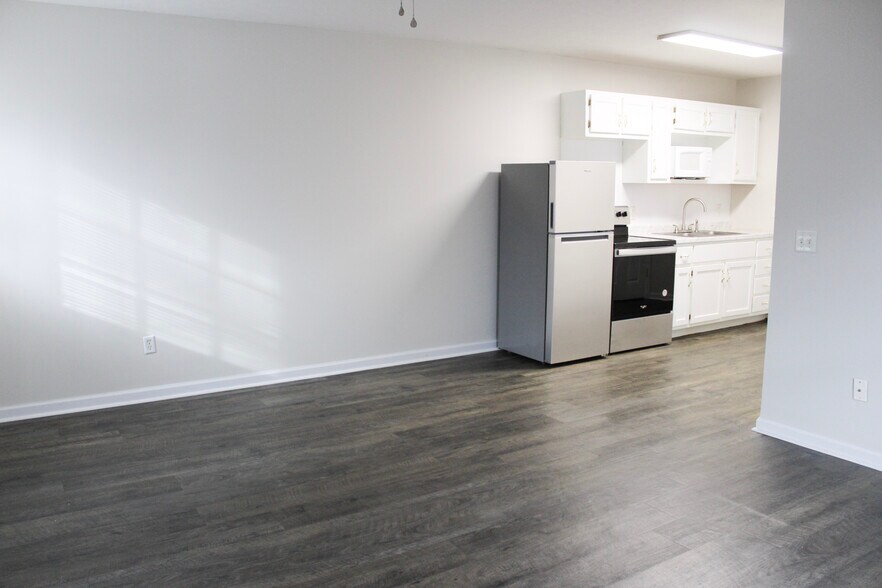 Building Photo - 1351 N Dixie Ave