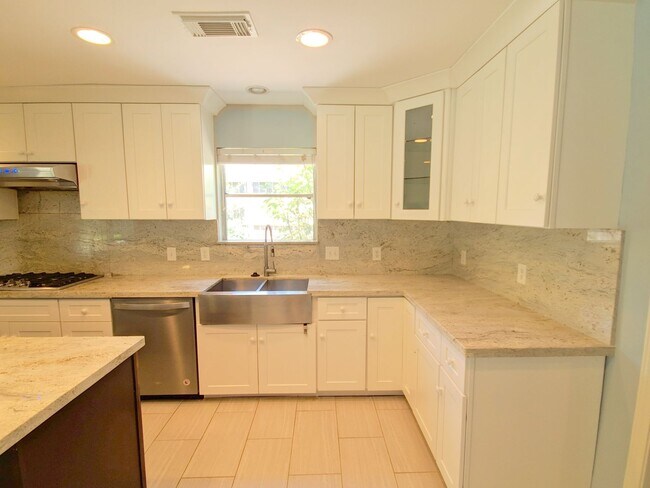 Building Photo - 139 Haversham Dr