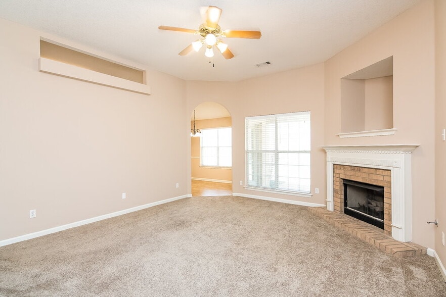 Building Photo - 155 Garden Springs Dr