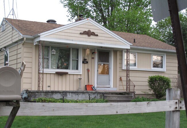 Building Photo - 454 Mountainview Ave