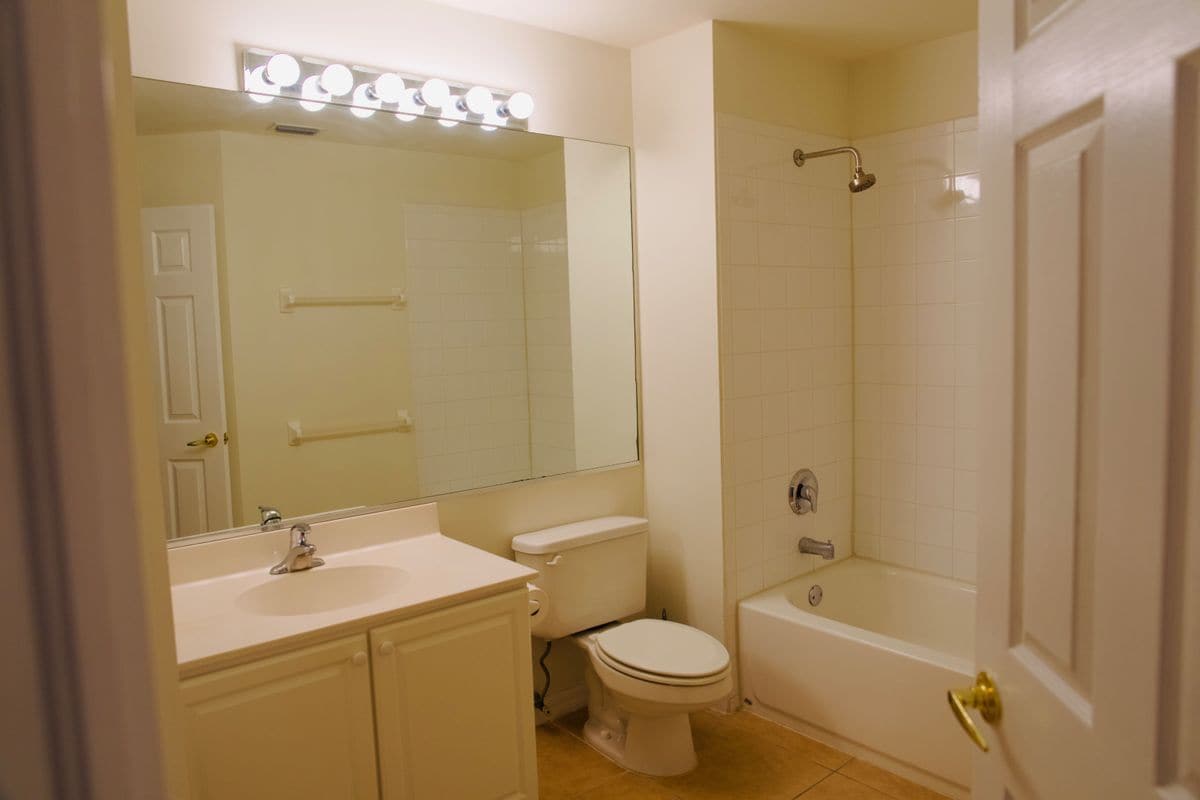 Building Photo - 1260 Oxford Ln