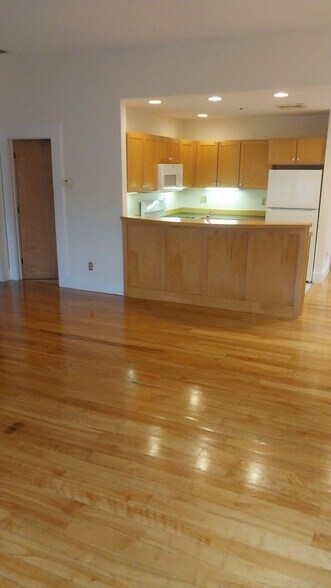 Building Photo - 135 Main St