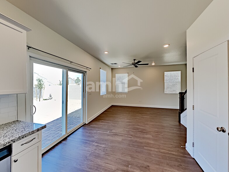 Building Photo - 1522 Garden Swing Ave