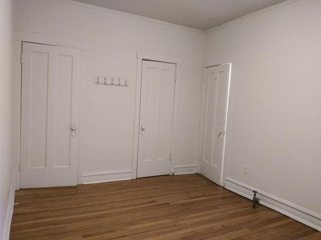 Building Photo - 2 bedroom in Chicago IL 60657