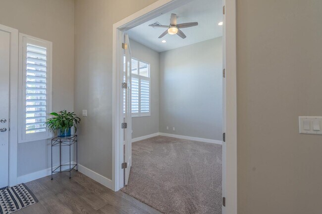 Building Photo - Stunning 5 Bed, 3 Bath Home with a 3 Car Garage