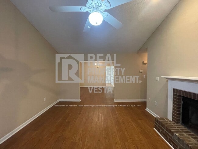 Building Photo - 402 Steeplechase-