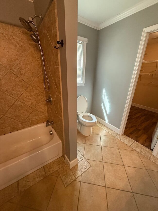 Building Photo - Beautiful 3 Bedroom