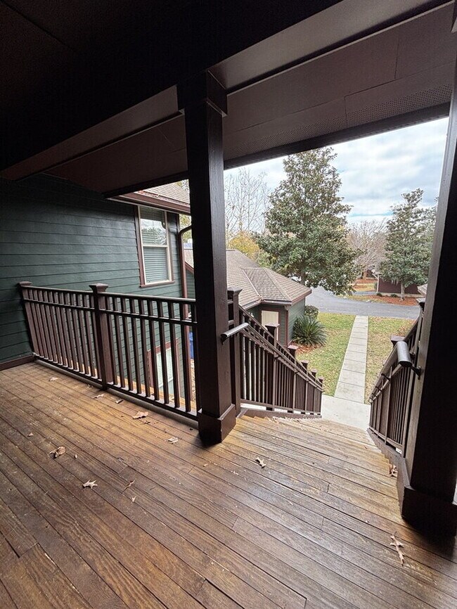 Building Photo - 5565 Colonial Chatsworth Cir