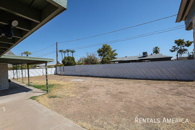 Building Photo - 443 N Cholla