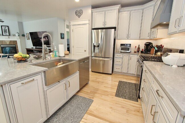 Building Photo - 3689 N Colbourne Way