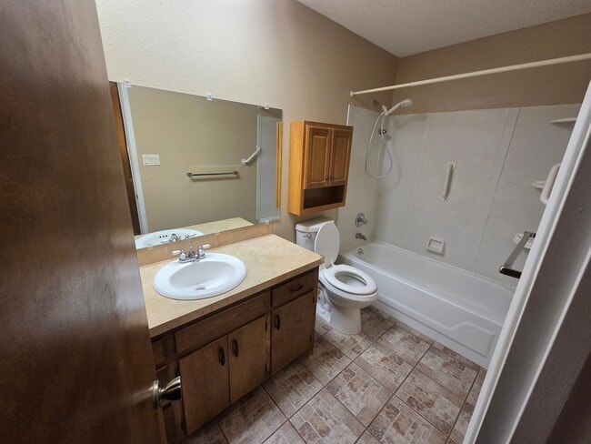 Building Photo - 2 bed/1.5 bath Townhome in Colonial Park