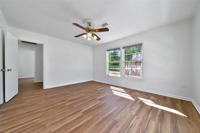 Building Photo - 504 N Magnolia Dr