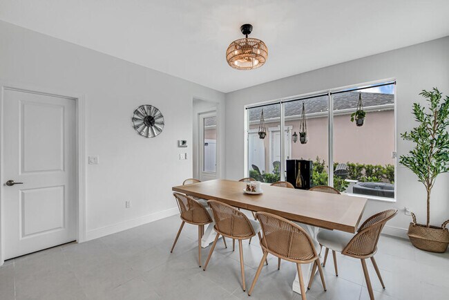 Building Photo - 930 SW Pr Ave