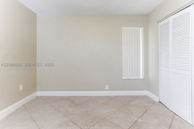 Building Photo - 1153 SW 25th Ave