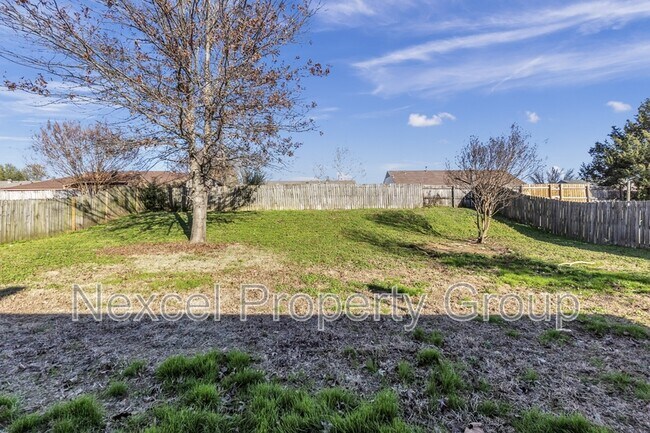 Building Photo - 10212 Oak Leaf Dr