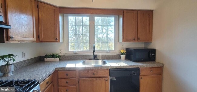 Building Photo - 10 Woodfield Dr