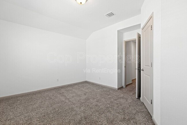 Building Photo - 7523 Gramercy Wy
