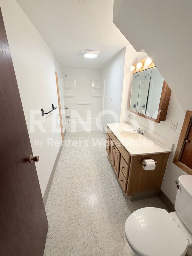 Building Photo - Available Now 3 Bedroom 1 Bath Single Family Home in Winsted