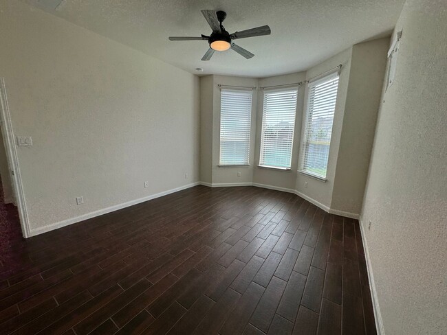 Building Photo - Stunning Rental Home in Gated Wortham Oaks...