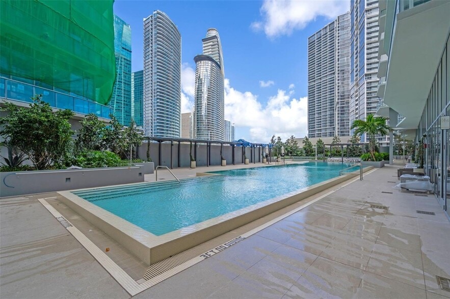 Building Photo - 77 SE 5th St