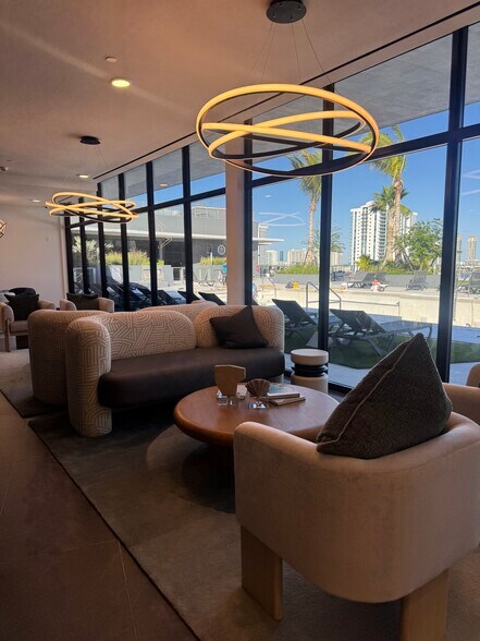 Building Photo - 16051 W Dixie Hwy