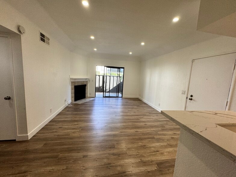 Building Photo - 22749 Lakeway Dr