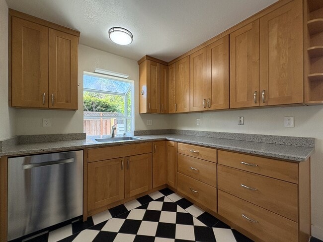 Building Photo - Charming 4-Bedroom Palo Alto Home with ADU...