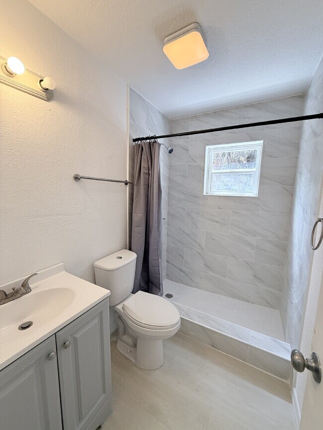 Building Photo - 2-Bedroom and 2-Bathroom